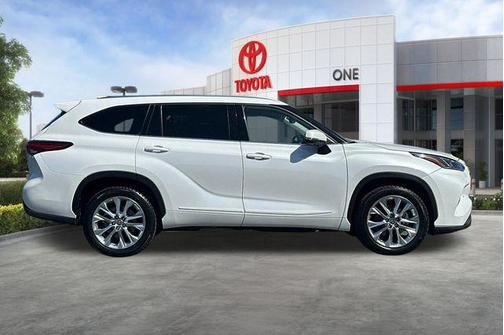 Wind Chill Pearl 2023 Toyota Highlander Limited