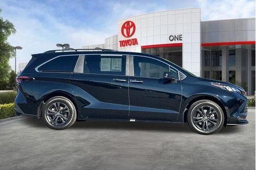 2024 Toyota Sienna Woodland Edition