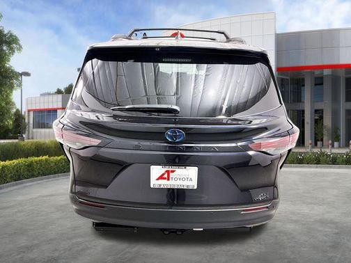 2024 Toyota Sienna Woodland Edition