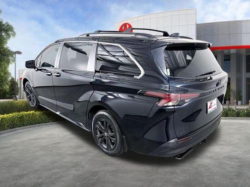 2024 Toyota Sienna Woodland Edition