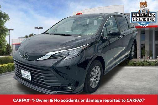 Midnight Black Metallic 2026 Toyota Sienna XLE