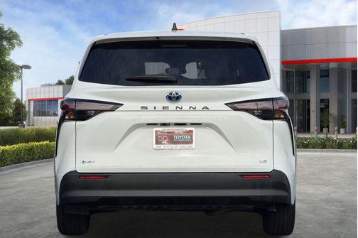 2025 Toyota Sienna LE
