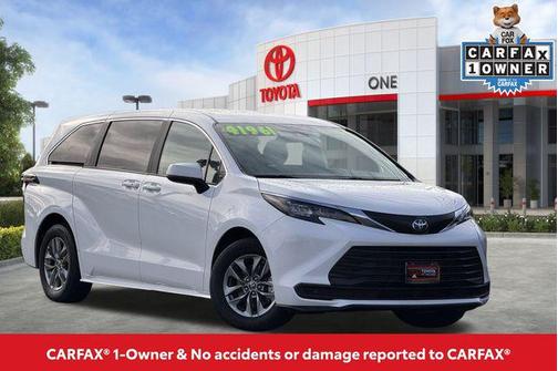 2025 Toyota Sienna LE