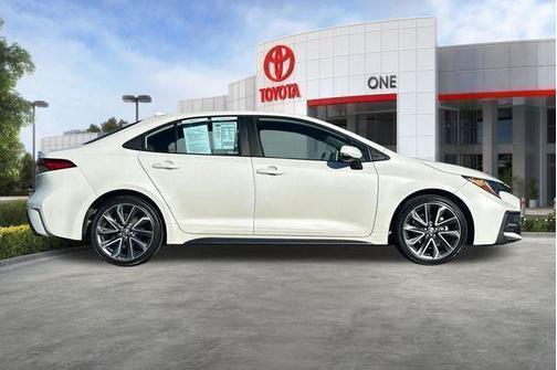 Blizzard Pearl 2021 Toyota Corolla SE