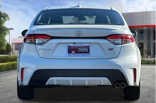 Blizzard Pearl 2021 Toyota Corolla SE