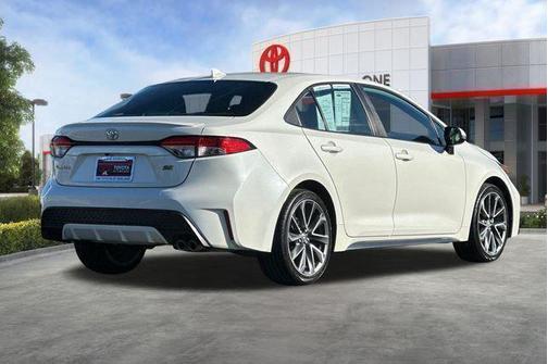 Blizzard Pearl 2021 Toyota Corolla SE