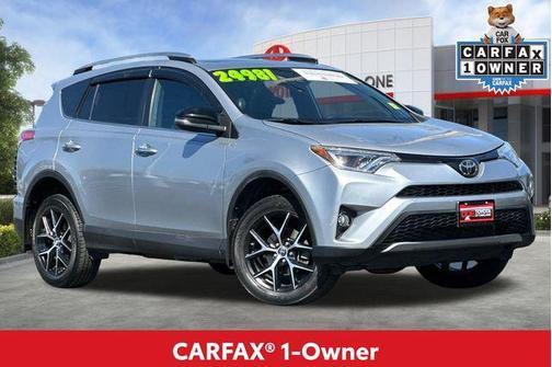 Silver Sky Metallic 2018 Toyota RAV4 SE