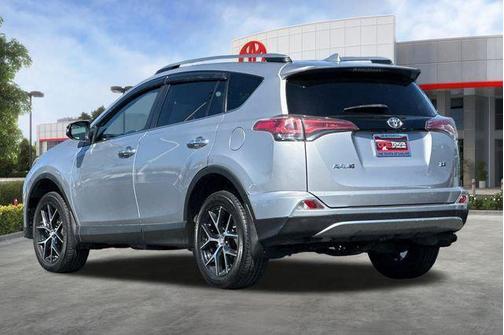 Silver Sky Metallic 2018 Toyota RAV4 SE