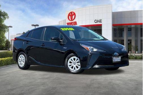 Midnight Black Metallic 2022 Toyota Prius LE