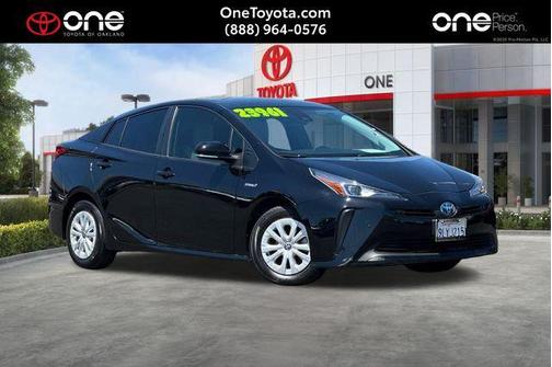 Midnight Black Metallic 2022 Toyota Prius LE