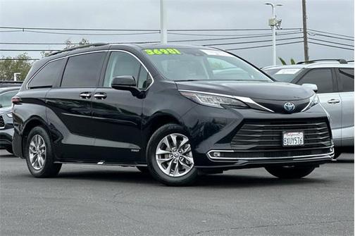 2021 Toyota Sienna XLE 8 Passenger