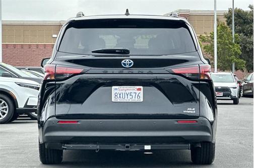 2021 Toyota Sienna XLE 8 Passenger