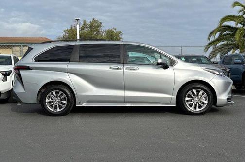 Celestial Silver Metallic 2024 Toyota Sienna XLE