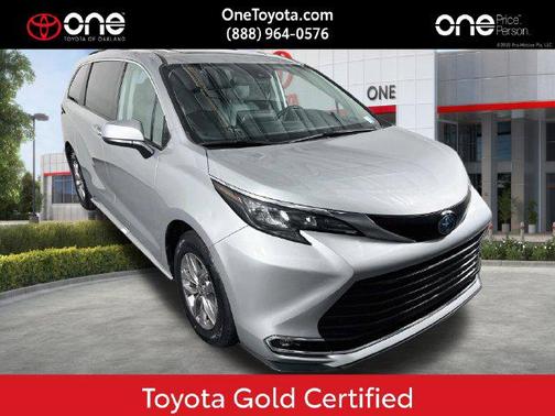 Celestial Silver Metallic 2024 Toyota Sienna XLE