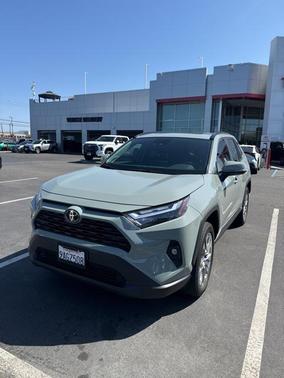 2022 Toyota RAV4 XLE Premium