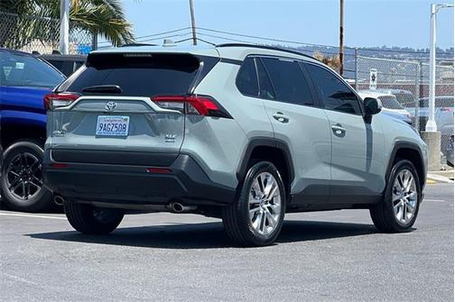 2022 Toyota RAV4 XLE Premium