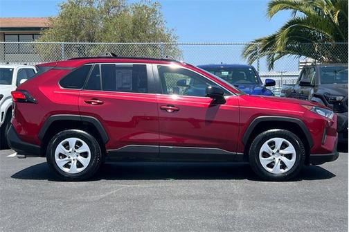 2020 Toyota RAV4 LE