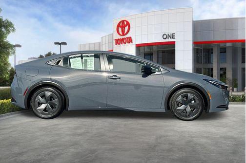 2025 Toyota Prius Plug-In Hybrid SE