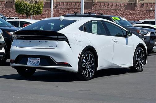 2025 Toyota Prius L