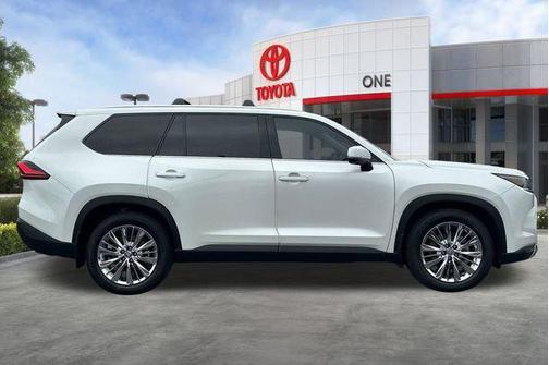 White 2024 Toyota Grand Highlander Platinum