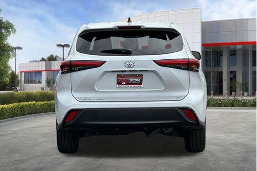 Wind Chill Pearl 2022 Toyota Highlander LE