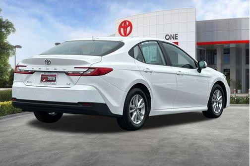 Ice Cap 2025 Toyota Camry LE