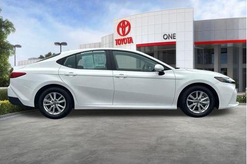 Ice Cap 2025 Toyota Camry LE