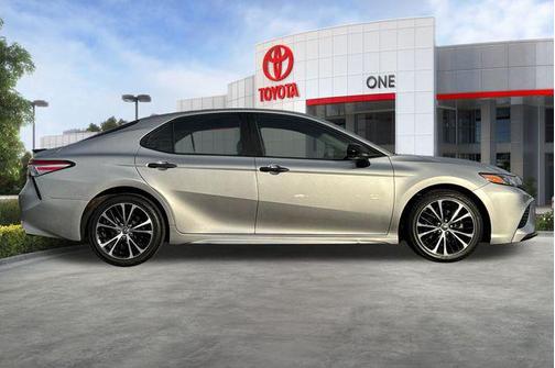 2020 Toyota Camry SE