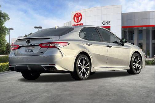 2020 Toyota Camry SE