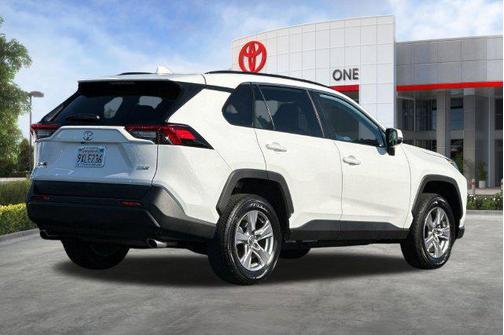 Ice Cap 2025 Toyota RAV4 XLE