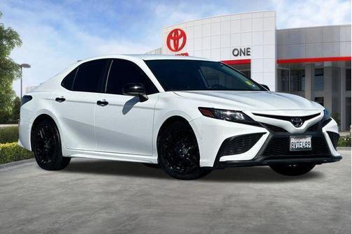 Super White 2021 Toyota Camry SE