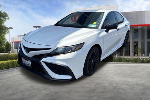 Super White 2021 Toyota Camry SE