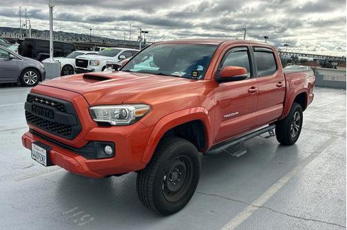 2016 Toyota Tacoma SR