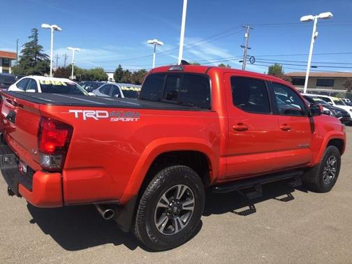 2016 Toyota Tacoma SR