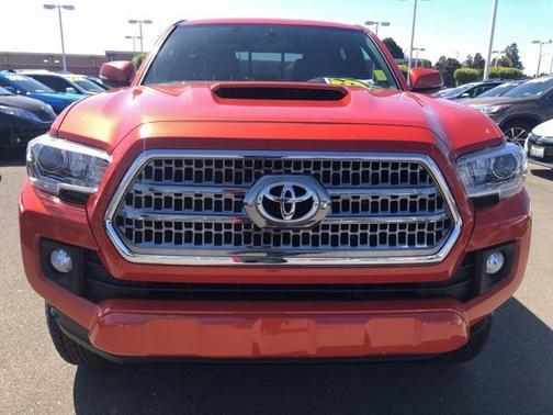 2016 Toyota Tacoma SR