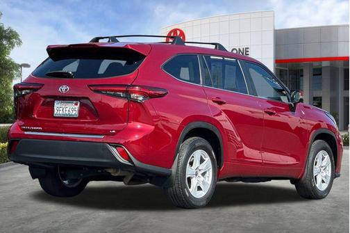 2023 Toyota Highlander LE