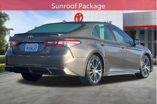 2020 Toyota Camry SE