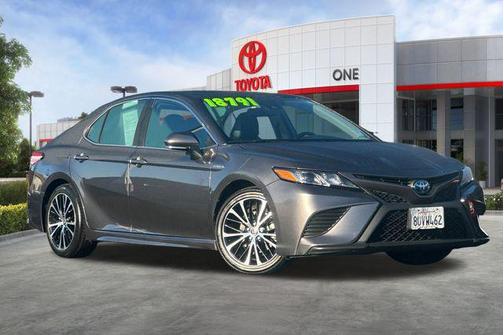 2020 Toyota Camry SE