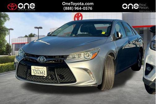 Celestial Silver Metallic 2017 Toyota Camry SE