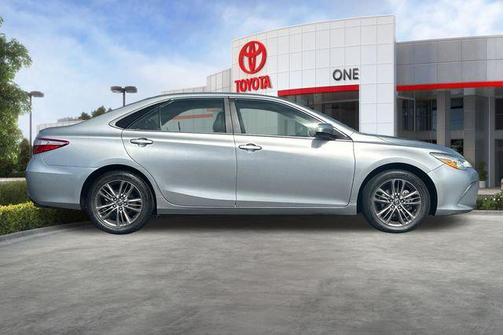 Celestial Silver Metallic 2017 Toyota Camry SE