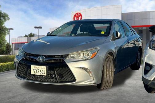 Celestial Silver Metallic 2017 Toyota Camry SE