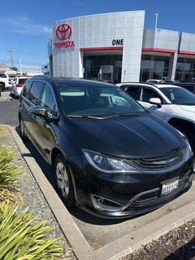 2018 Chrysler Pacifica Hybrid Limited