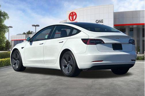 Pearl White Multi-Coat 2023 Tesla Model 3 Standard Range