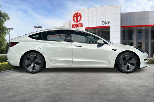 Pearl White Multi-Coat 2023 Tesla Model 3 Standard Range