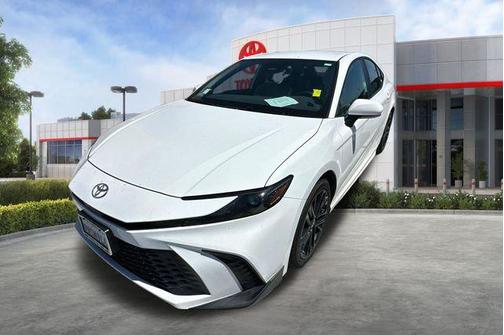 Ice Cap 2025 Toyota Camry SE