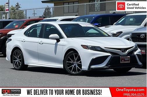 2022 Toyota Camry SE