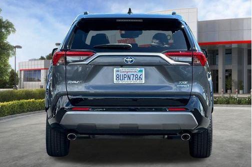 Blizzard Pearl/Midnight Black Metallic 2021 Toyota RAV4 Hybrid SE