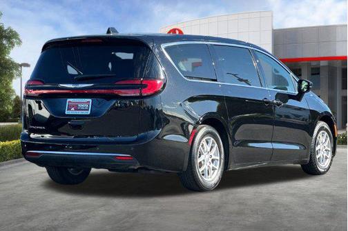Diamond Black 2024 Chrysler Pacifica Touring L