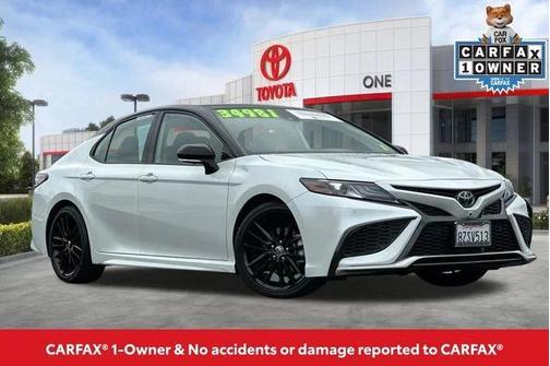 Wind Chill Pearl/Midnight Black Metallic 2022 Toyota Camry XSE