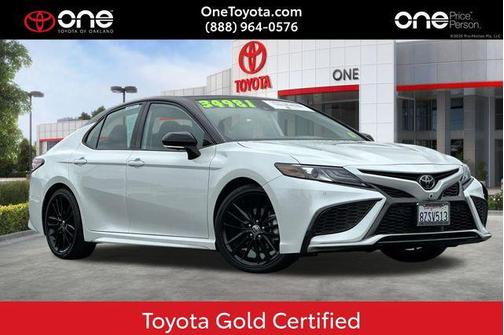 Wind Chill Pearl/Midnight Black Metallic 2022 Toyota Camry XSE